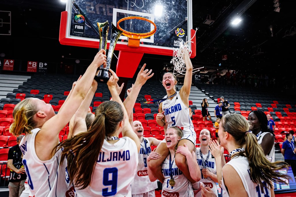 Historiallinen koripallokesä: miten voittamisen kulttuuri rakennetaan osaksi suomalaista korisidentiteettiä?
